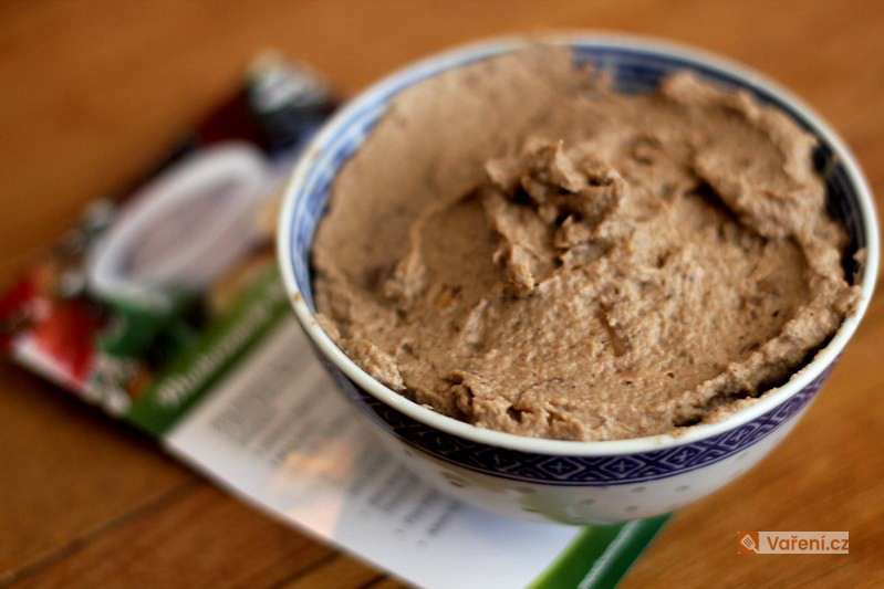 Houbová pomazánka s rajčaty