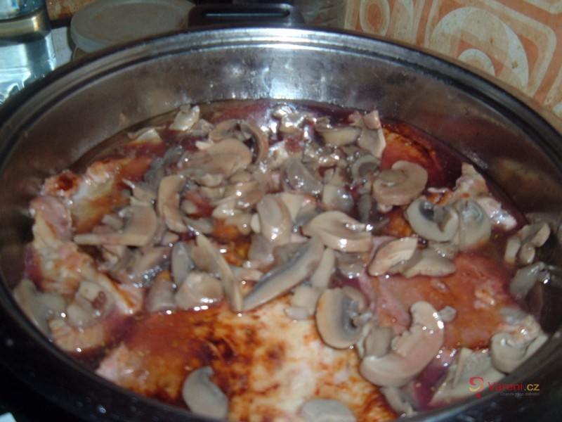 Tuňák v medové marinádě na žampionech - fotografie 3