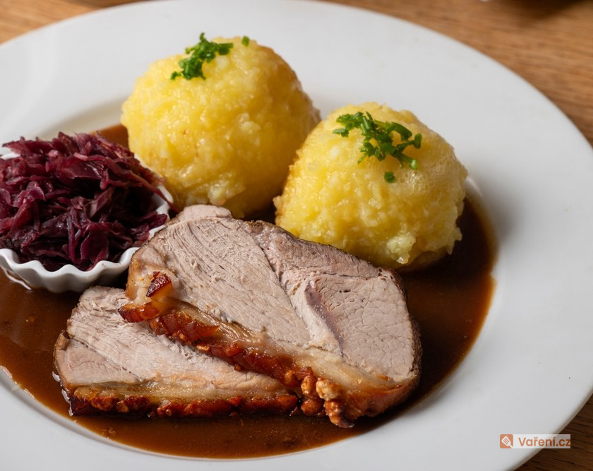 Knedlíky ze syrových strouhaných brambor