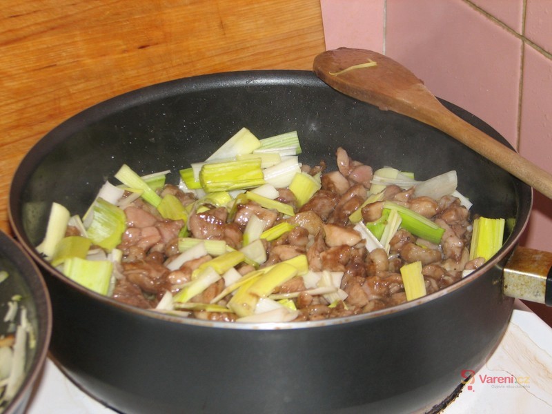 Kuřecí kousky s hlávkovým zelím - fotografie 3