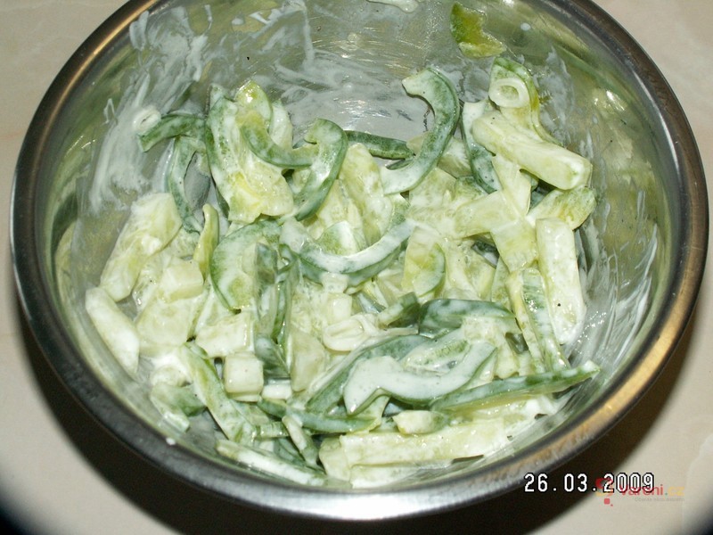 Paprikový salát s tvarohovou zálivkou - fotografie 2