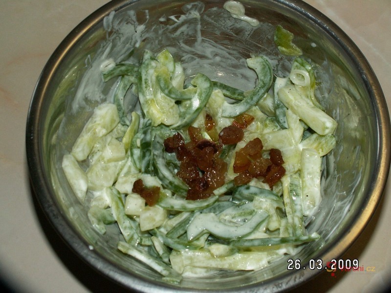 Paprikový salát s tvarohovou zálivkou - fotografie 3