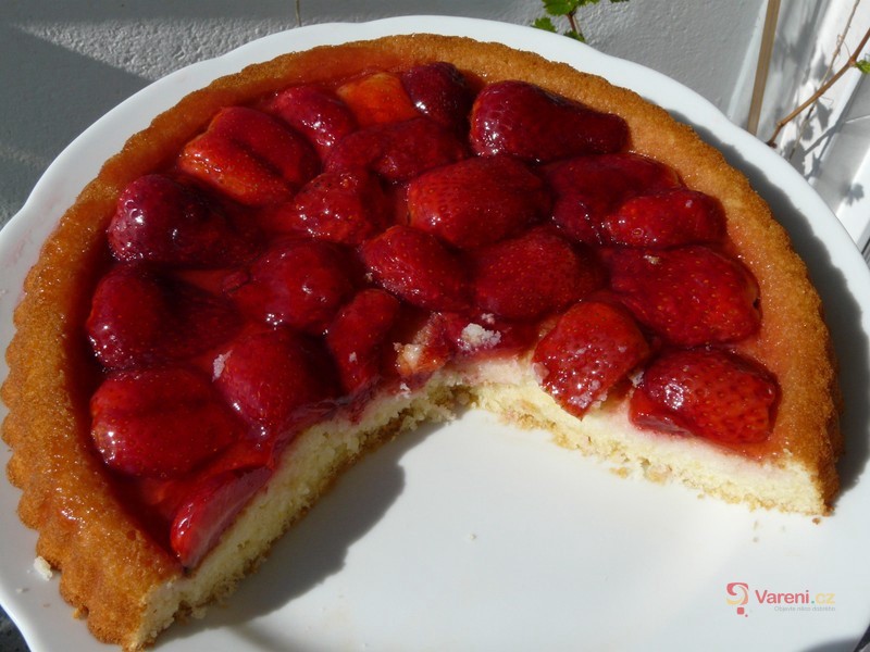 Jahodový koláč s tvarohem - fotografie 3