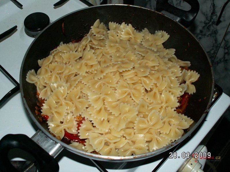 Kuřecí nudličky na víně - fotografie 3