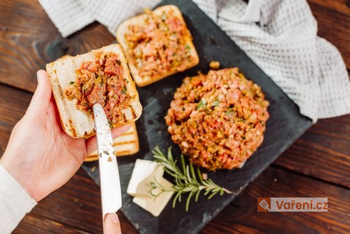 Topinky s ďábelským mletým masem