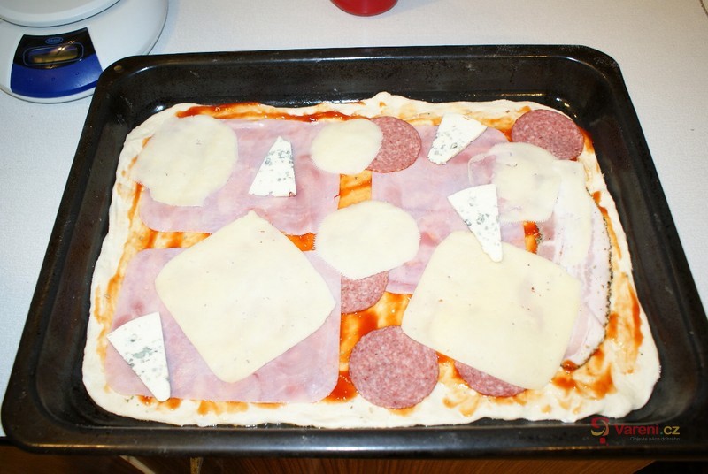 Sýrový pizza chléb - fotografie 5