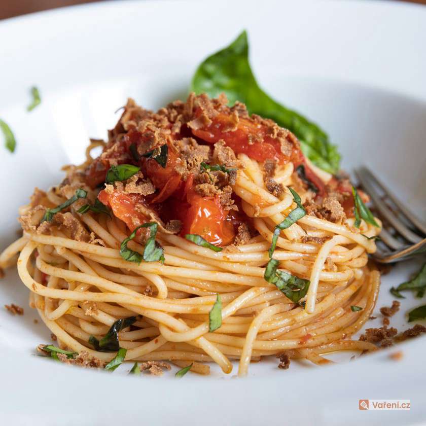 Gratinované špagety s rajčaty