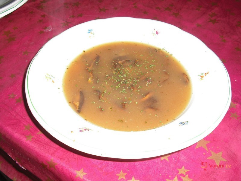 Houbová polévka ze sušených hub