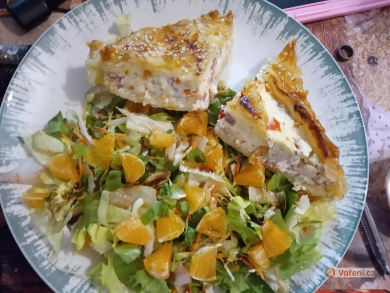 Zeleninový quiche s bylinkami a sýrem