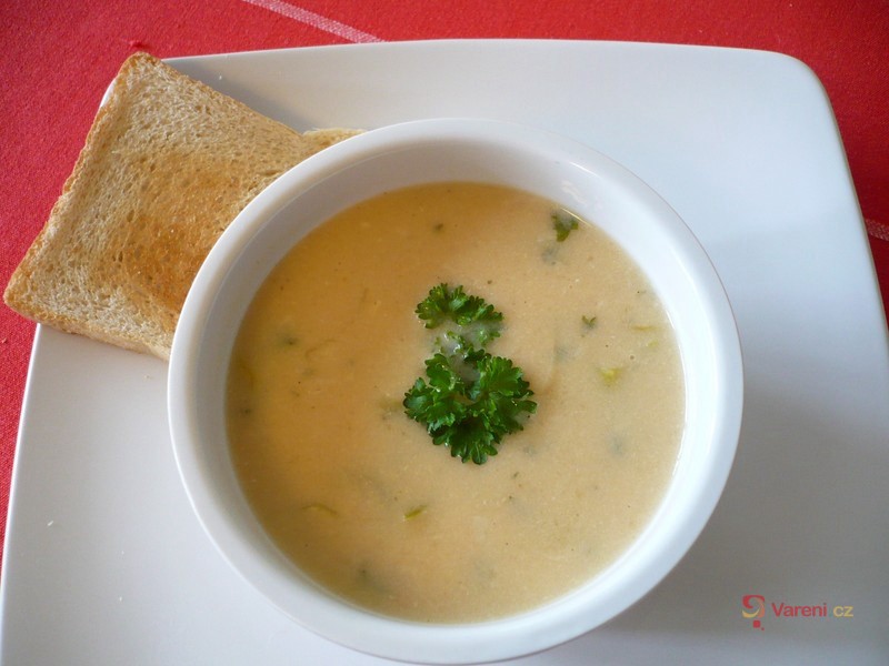 Bramborová polévka po francouzsku