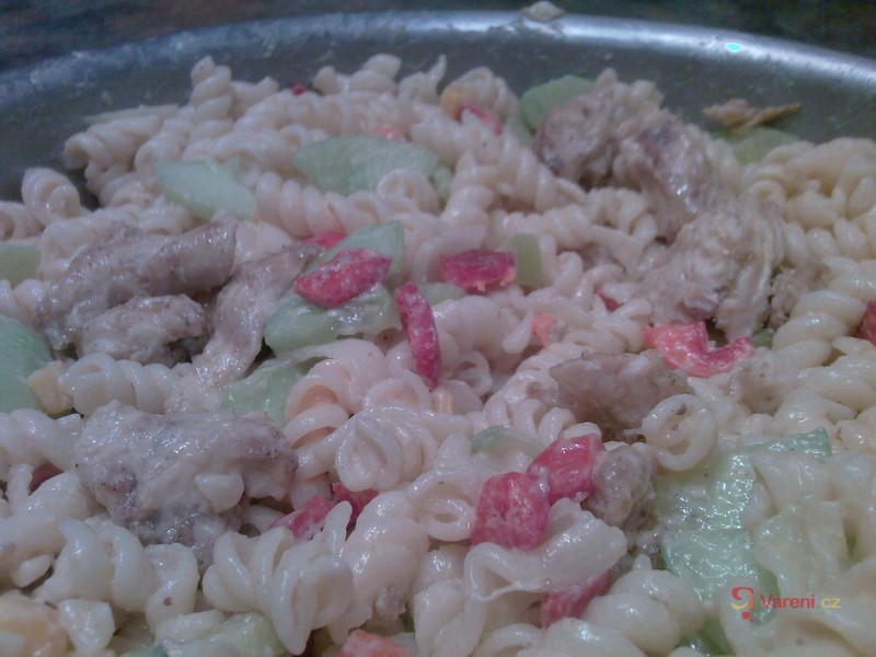 Těstovinový salát s kuřecím masem - fotografie 3