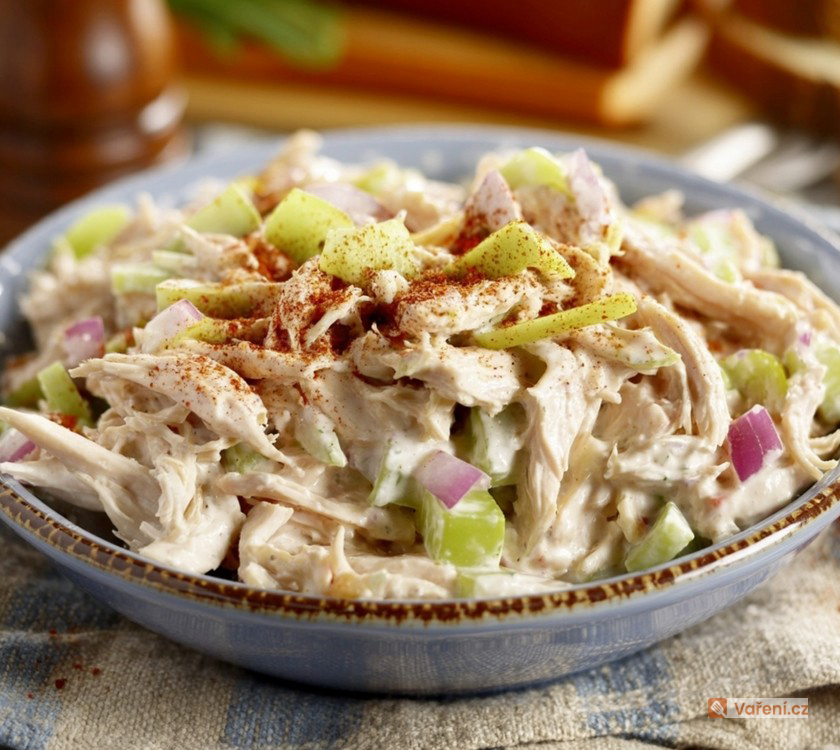 Zelný salát s kuřecím masem