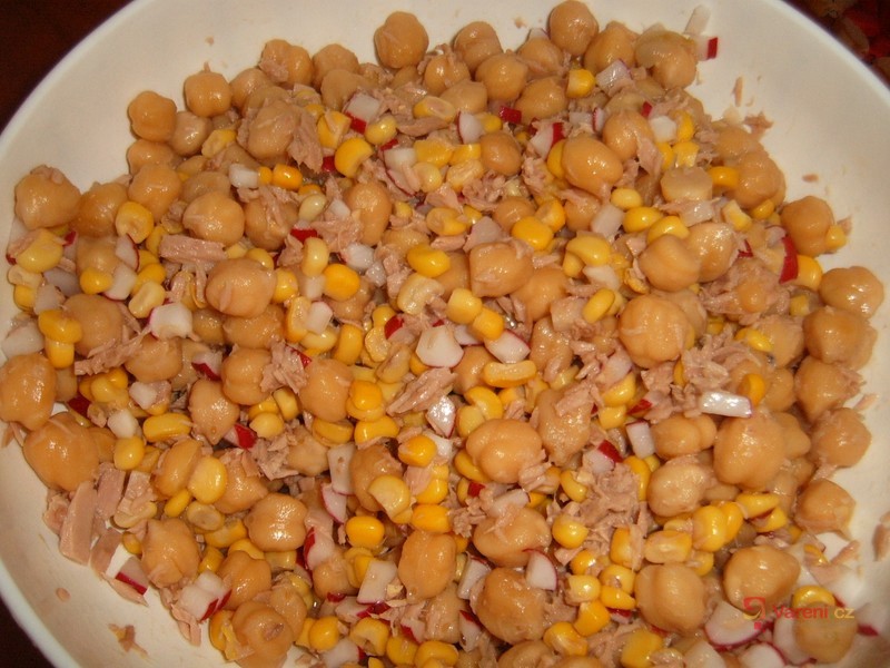 Salát z cizrny - fotografie 2