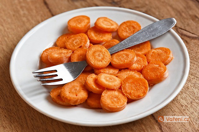 Pikantní dušená mrkev