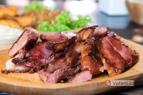 Pečené vepřové koleno s marinádou