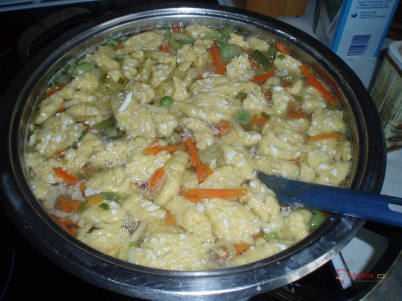 Polévka s vaječnými nočky - fotografie 3