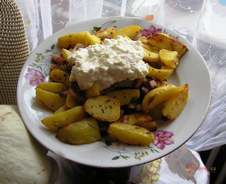 Brynzové brambory s bylinkami