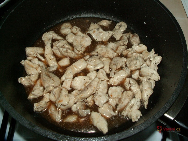 Vepřové nudličky se žampiony a paprikou - fotografie 2