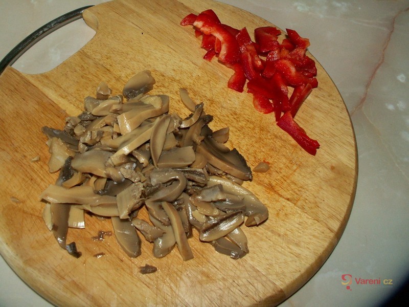 Vepřové nudličky se žampiony a paprikou - fotografie 3