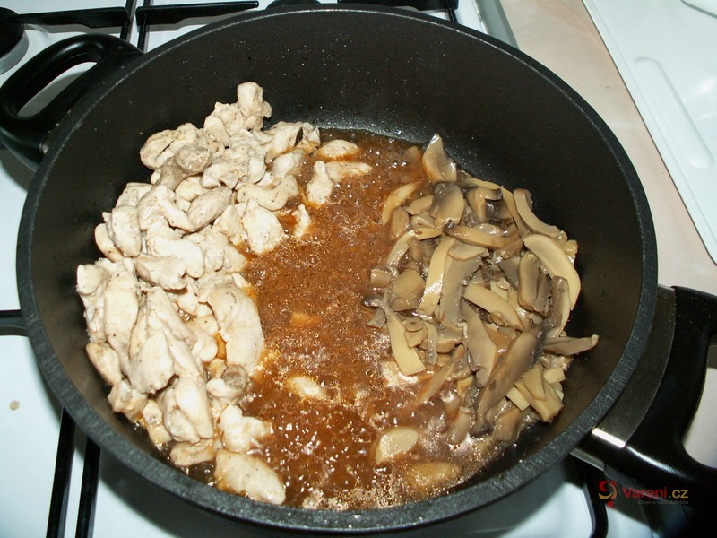 Vepřové nudličky se žampiony a paprikou - fotografie 4