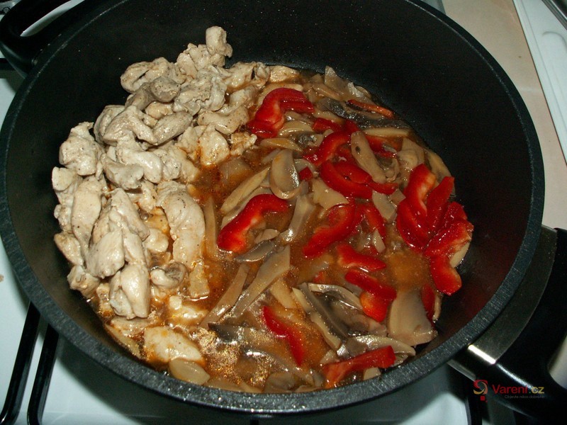 Vepřové nudličky se žampiony a paprikou - fotografie 5