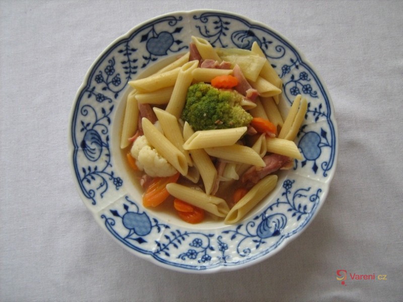 Uzená kuřecí stehna s těstovinami - fotografie 3