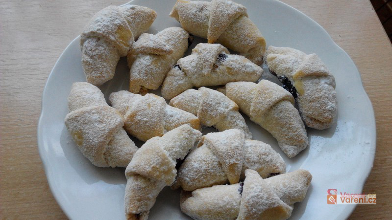 Křehké plněné rohlíčky
