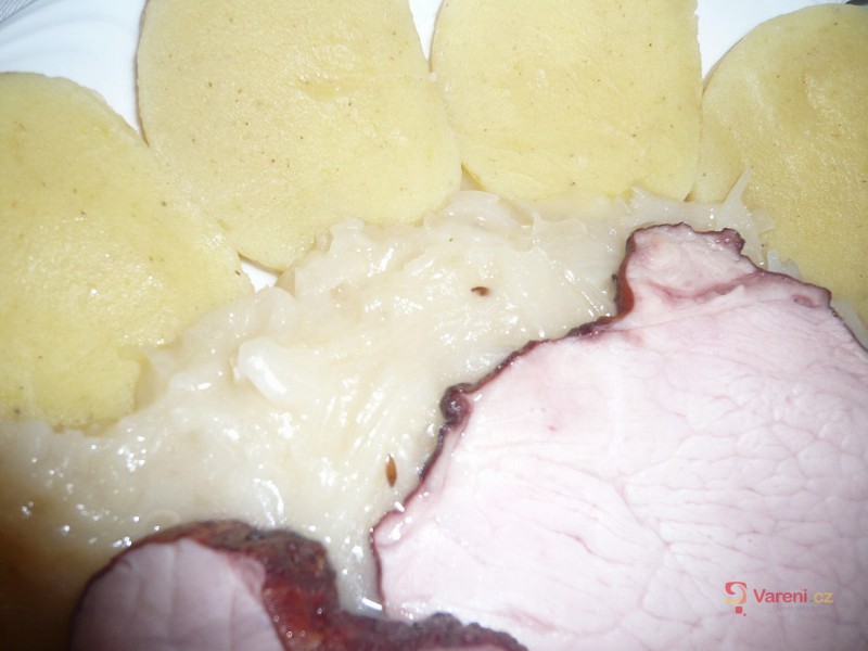 Kysané zelí s uzenými kotletami - fotografie 3