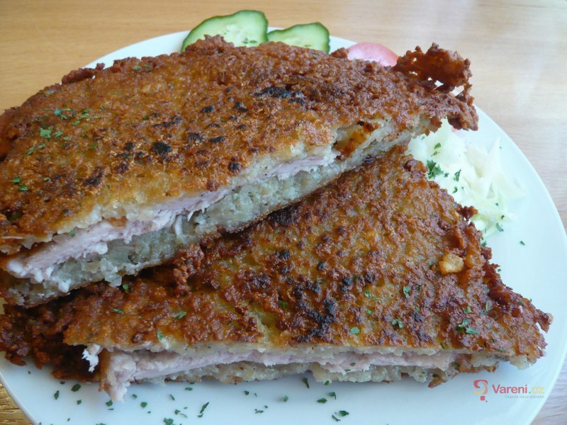 Plněný kuřecí řízek v bramborovém těstě - fotografie 3