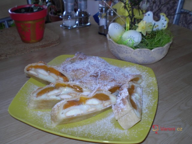 Závin s pudinkem a meruňkami - fotografie 3