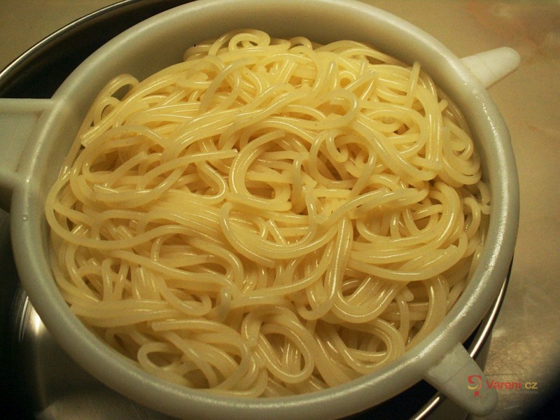 Zapečené špagety se sýrem - fotografie 4