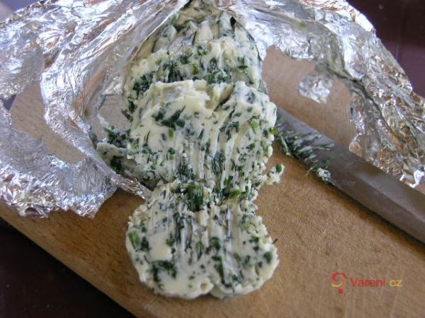 Pikantní bylinkové máslo - fotografie 2
