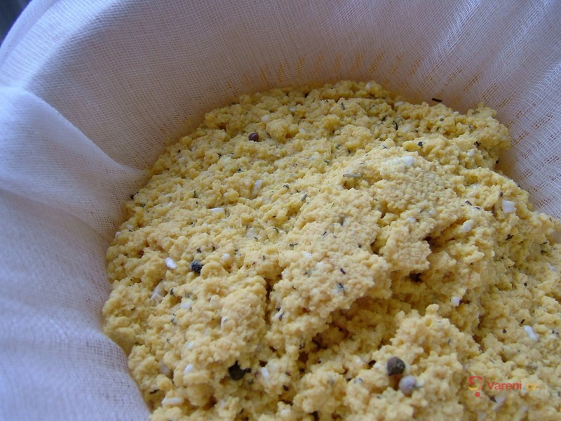 Bylinkový velikonoční sýr - fotografie 3