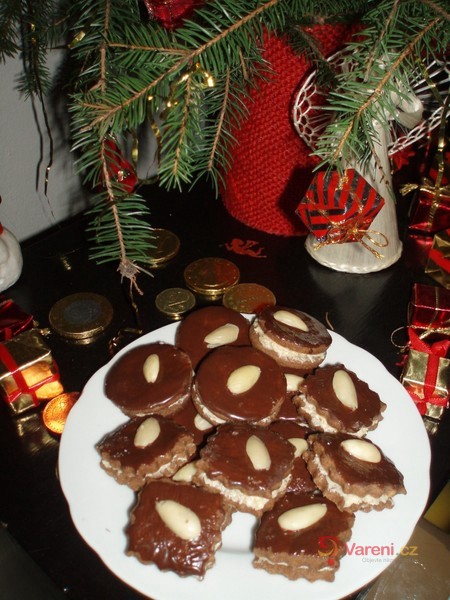 Kakaové dortíčky s ořechovým krémem