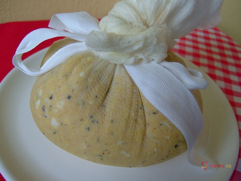 Bylinkový velikonoční sýr - fotografie 4