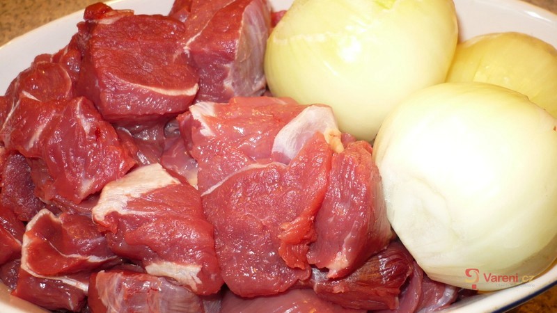 Hospodský hovězí guláš - fotografie 3