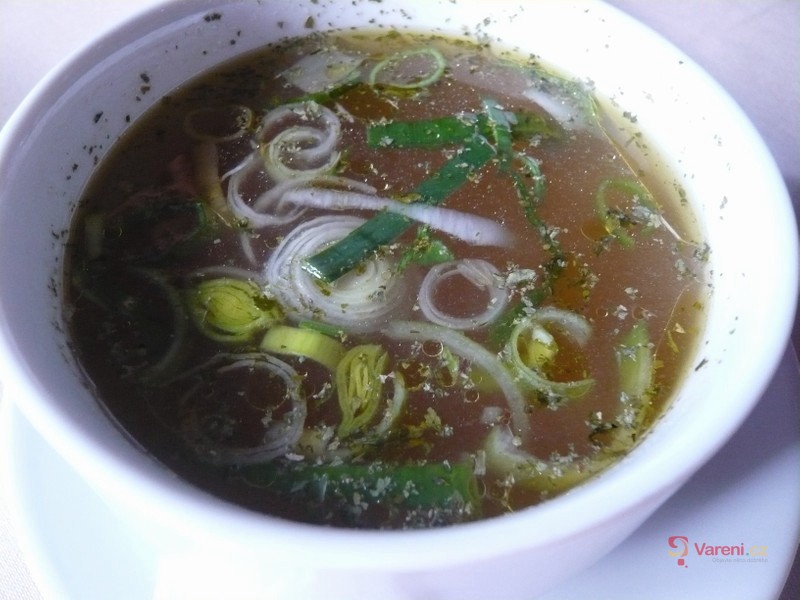 Falešná hovězí polévka se strouháním - fotografie 3