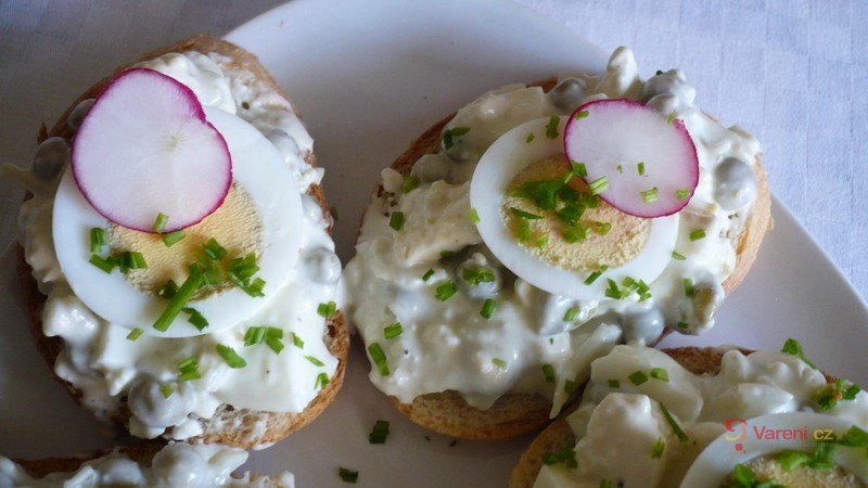 Nivový salát s kapary - fotografie 3