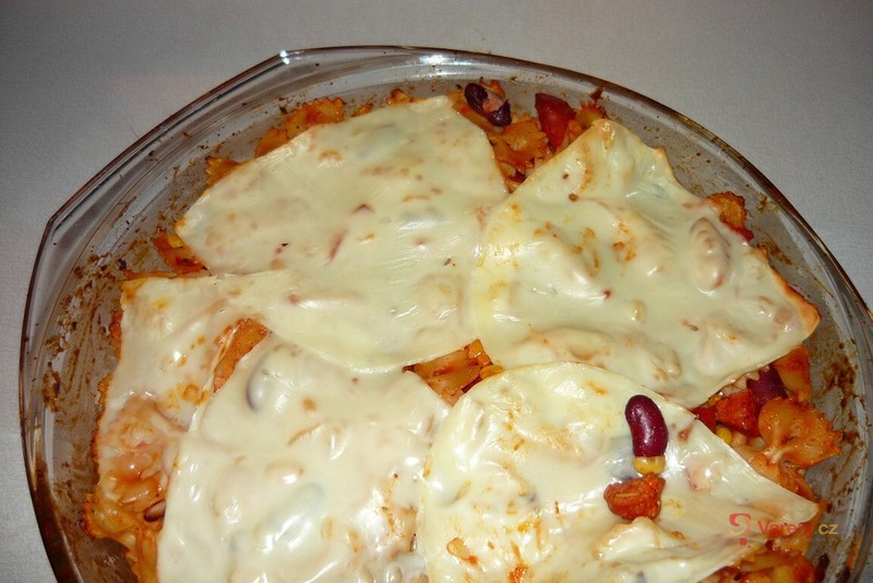 Zapečené těstoviny s fazolemi a kukuřicí - fotografie 5