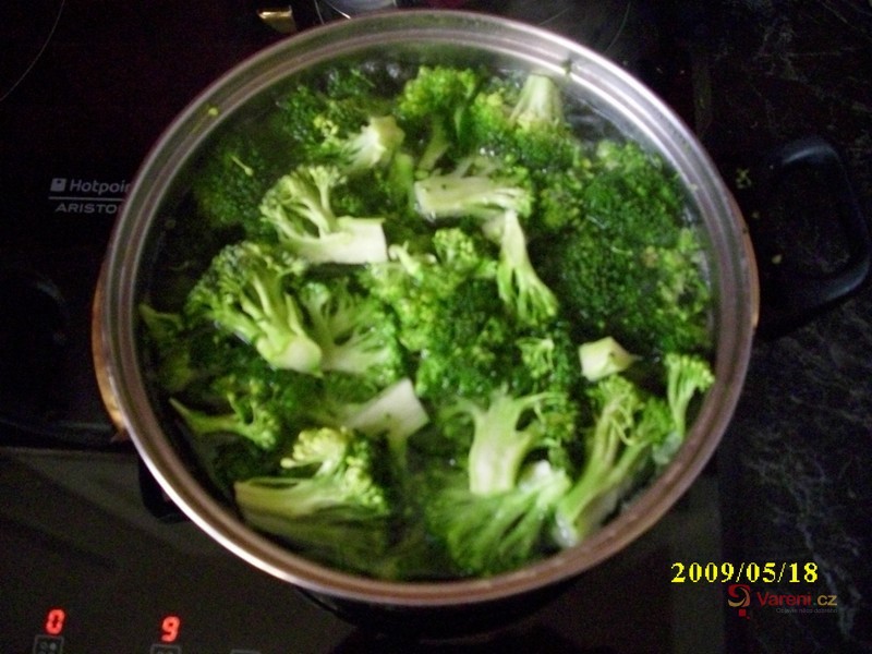 Brambory zapečené s brokolicí a květákem - fotografie 5