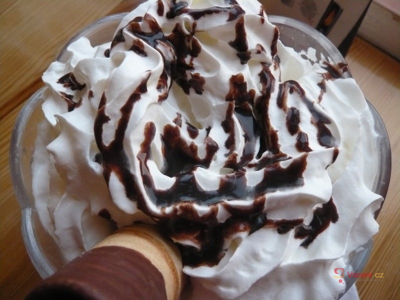 Zmrzlinový pohár s jahodami - fotografie 2