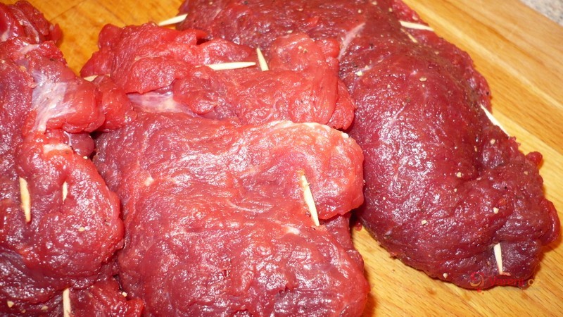 Hovězí závitky plněné zelenou paprikou - fotografie 3