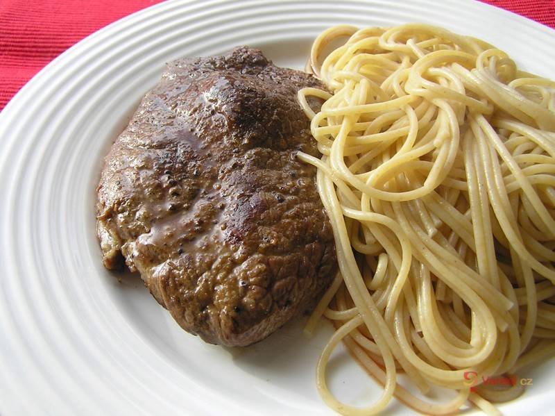 Bio špagety s hovězím steakem