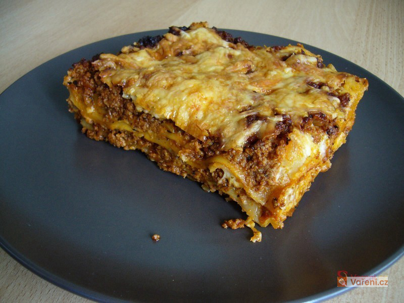 Lasagne s mletým masem a bešamelem