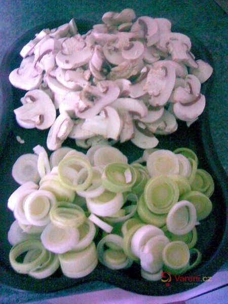 Krůtí nudličky s pórkem a žampiony - fotografie 3