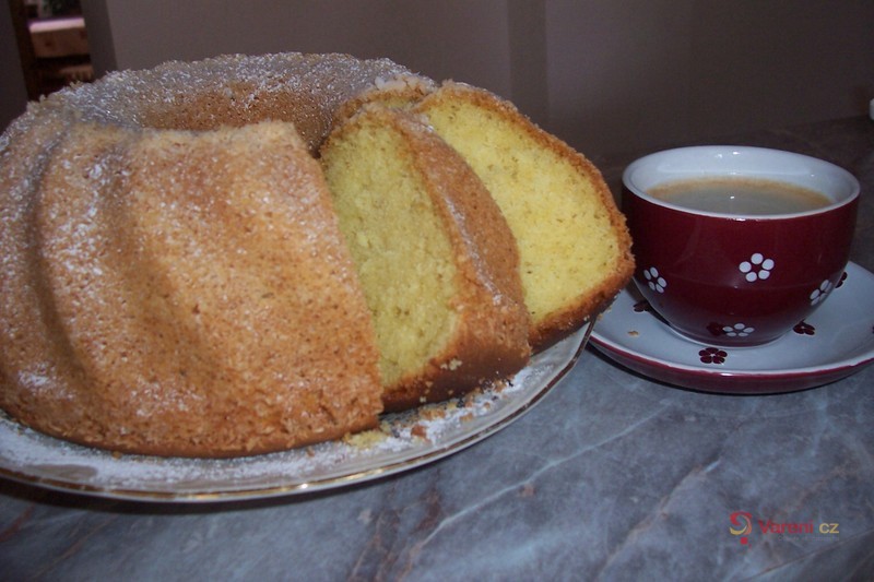 Bábovka se šlehačkou - fotografie 2