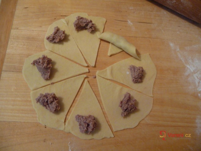 Rohlíčky s ořechovou náplní - fotografie 5