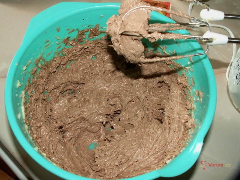 Oříšková bábovka s rumovými jablíčky - fotografie 2