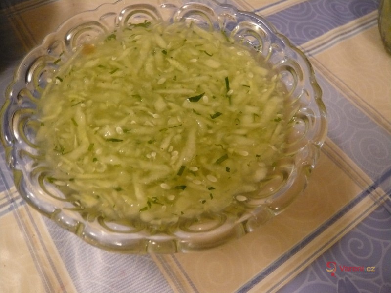 Rychlý okurkový salát - fotografie 3