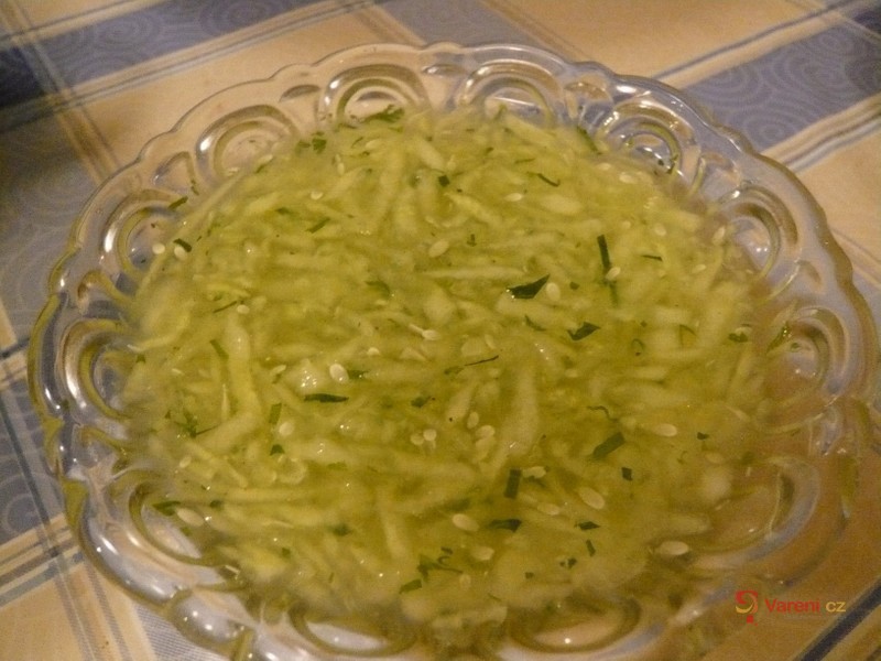 Rychlý okurkový salát - fotografie 4